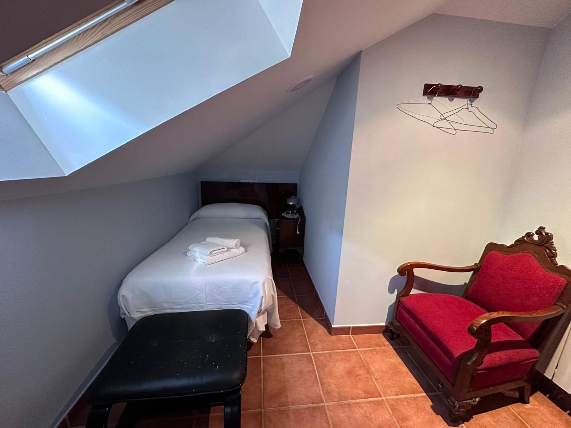Affittacamere Casa Alpargateiro Os Peares Esterno foto