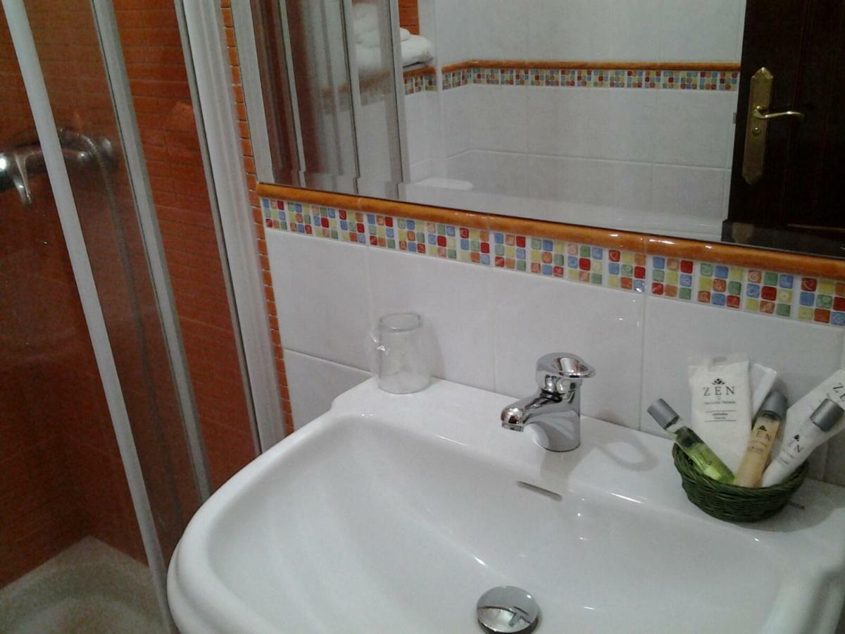 Affittacamere Casa Alpargateiro Os Peares Esterno foto